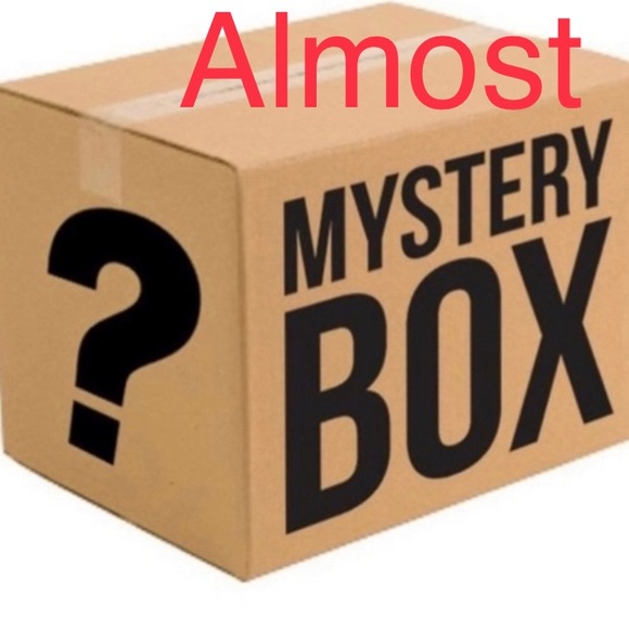 Hollister Tops - 50% off w like
Bundle 6 pc bundle graphic tees T-shirts S lot